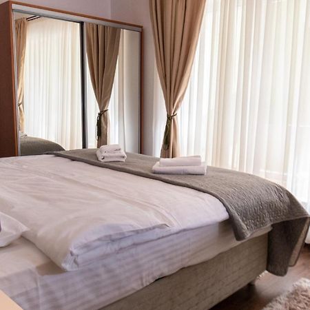 Nature Apartment - Minutes Away From The Old Town And Afi Mall Brasov Ngoại thất bức ảnh