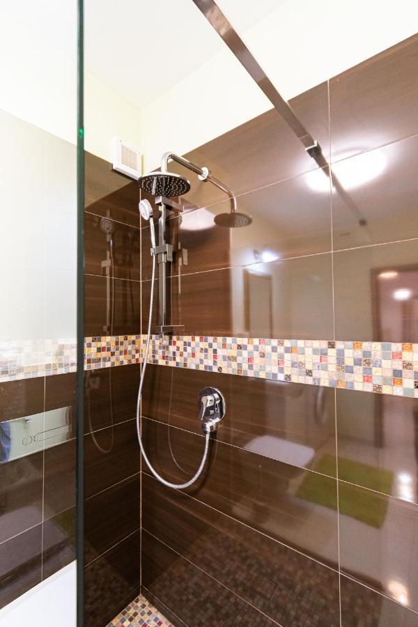 Nature Apartment - Minutes Away From The Old Town And Afi Mall Brasov Ngoại thất bức ảnh